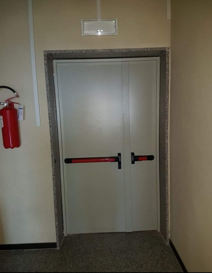 Porta metallica REI 120 a 2 ante asimm. ns standard 1220 (820+400) nera su placca